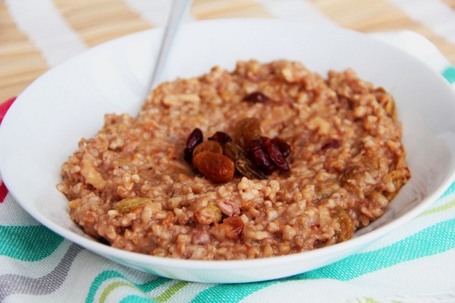 דייסת בוקר מ - steel cut oats, שווה במיוחד! צילום: קרן ביטון כהן